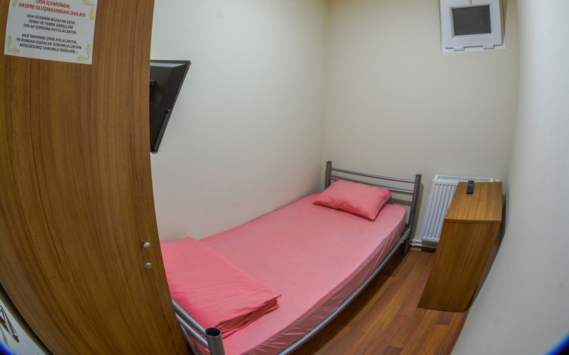 Bedroom 3, Gökçe Pansiyon - Adult Only - Hostel, Şişli