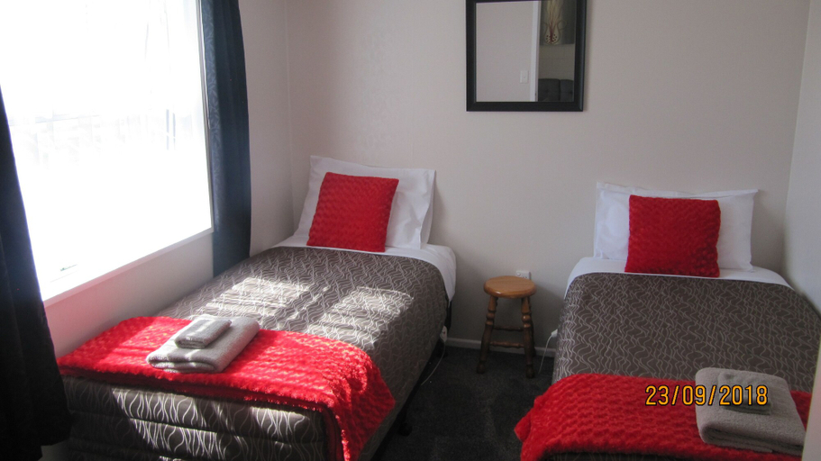 Bedroom 4, Ahuriri Motels, Waitaki