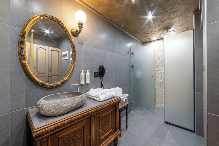Bathroom 4, Bey House Royal Hotel, Veliko Tarnovo