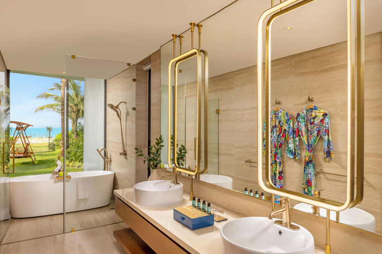 Bathroom 5, Wyndham Royal Beachfront Resort & Spa Hoi An Danang, Da Nang