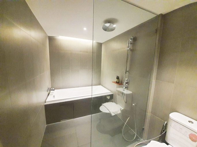 Bathroom 5, The Quart Ruamrudee by UHG, Pathum Wan