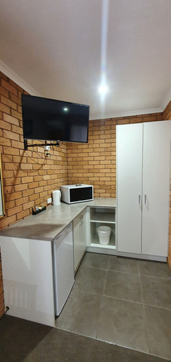 Others 5, Centrepoint Motel, Deniliquin