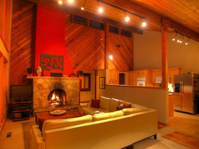 Others 4, Mountain Town Properties Olaus House, Kootenay Boundary