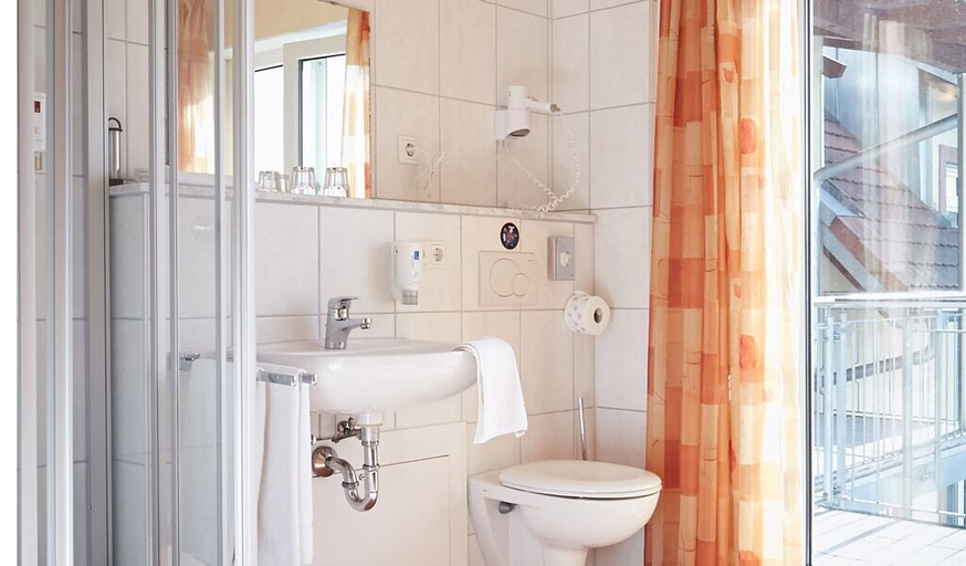 Bathroom, Metzgereigasthof Rebstock, Ortenaukreis