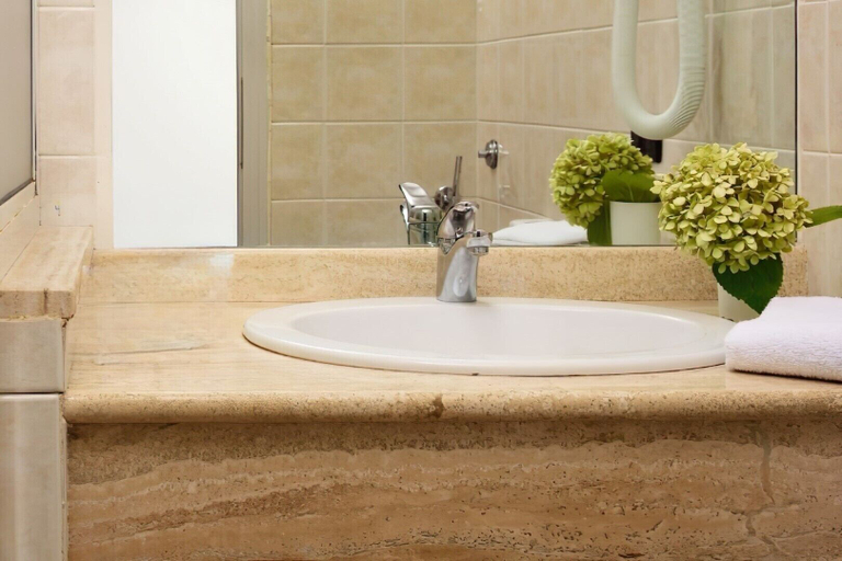 Bathroom, TH Capo Rizzuto, Crotone
