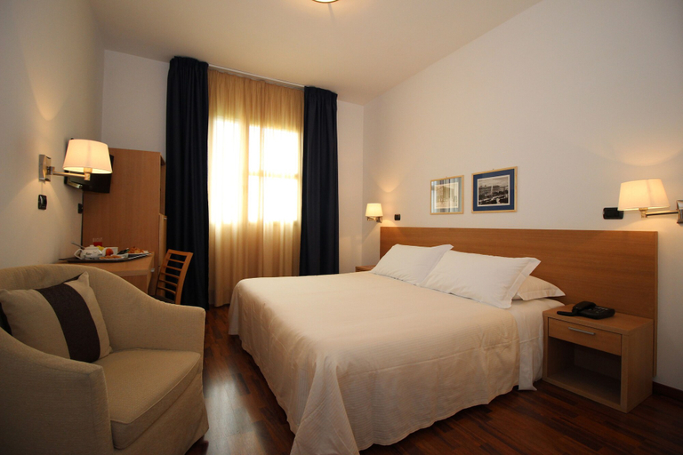 Bedroom 3, Hotel Majesty, Bari