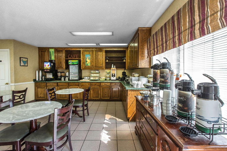 Food & Drinks 5, Quality Inn Jesup, Wayne