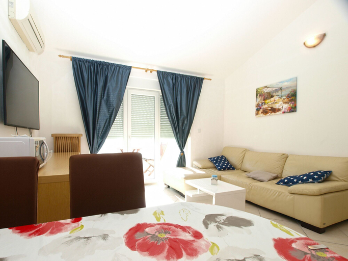 Others 4, Apartment 1970, Medulin
