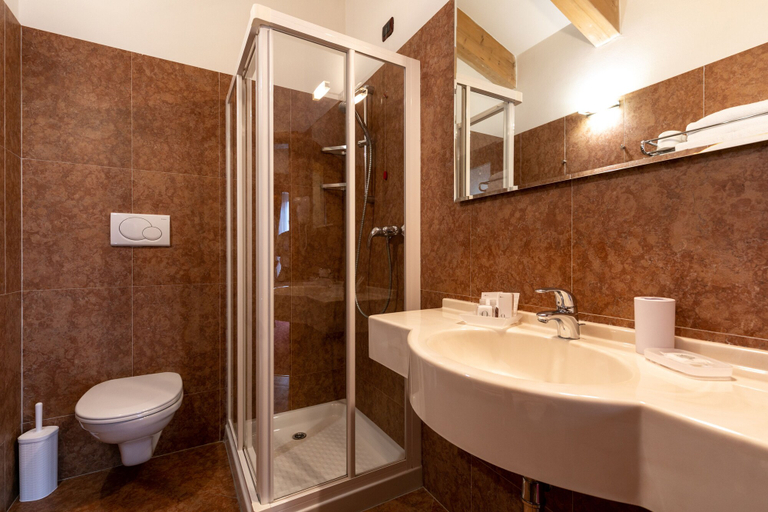 Bathroom 5, Hotel Isolabella Wellness, Trento