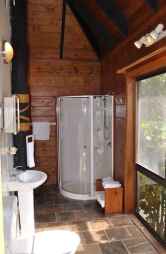 Bathroom 4, Sokala Villas, Rorotonga
