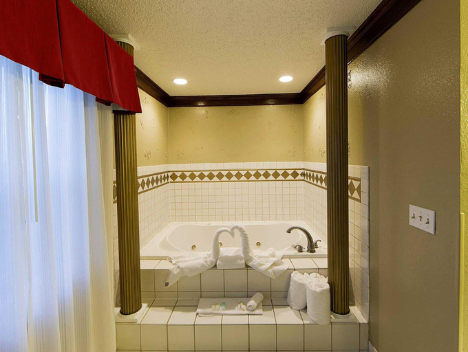 Bathroom 4, Quality Suites Addison - Dallas, Dallas
