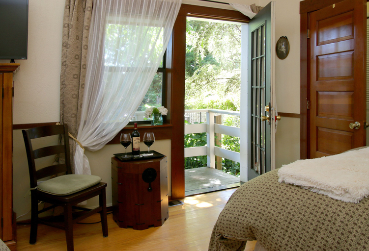 Bedroom 4, The Giraffe Inn at Old Parks Manor, Napa
