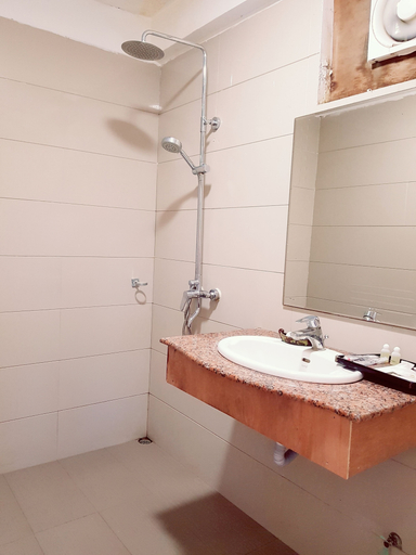 Bathroom 3, Manisanda Hotel, Myingyan