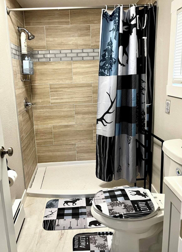 Bathroom 4, Log cabin in heart of Anchorage, Anchorage