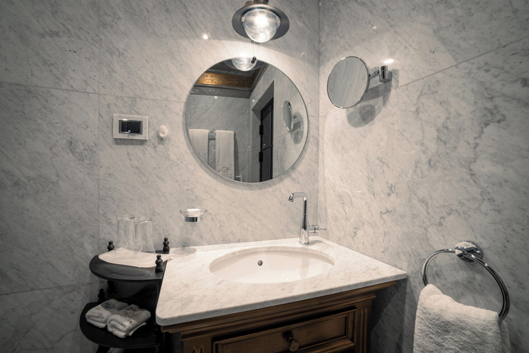 Bathroom 4, Bey House Royal Hotel, Veliko Tarnovo