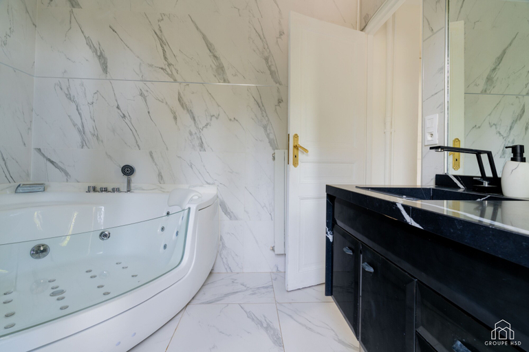 Bathroom 5, Domaine de Montmorency, Val-d'Oise