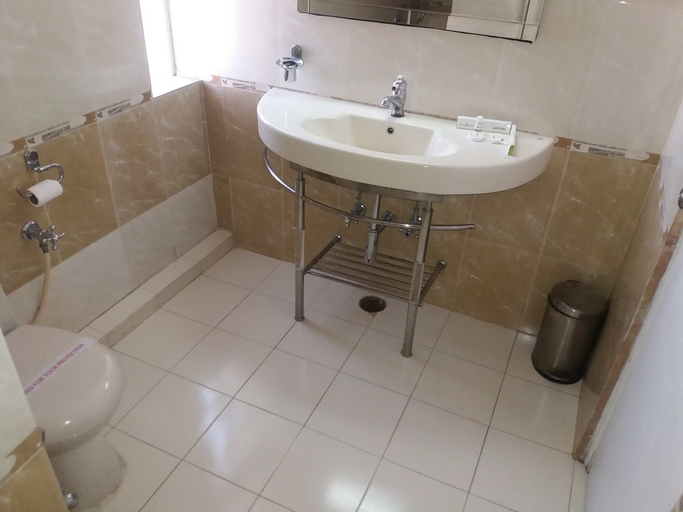 Bathroom 4, Hotel Kings Corner, Jaipur