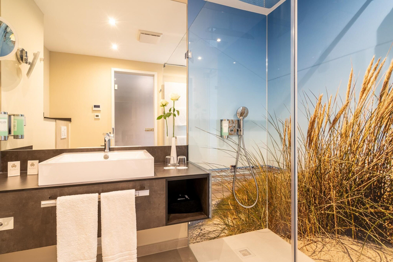 Bathroom 4, Ambassador Hotel & Spa, Nordfriesland