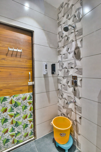 Bathroom 4, Hotel Singh International, Amritsar