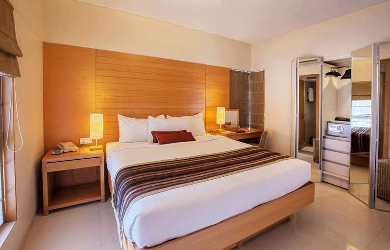 Bedroom 4, Oakwood Residence Naylor Road Pune, Pune