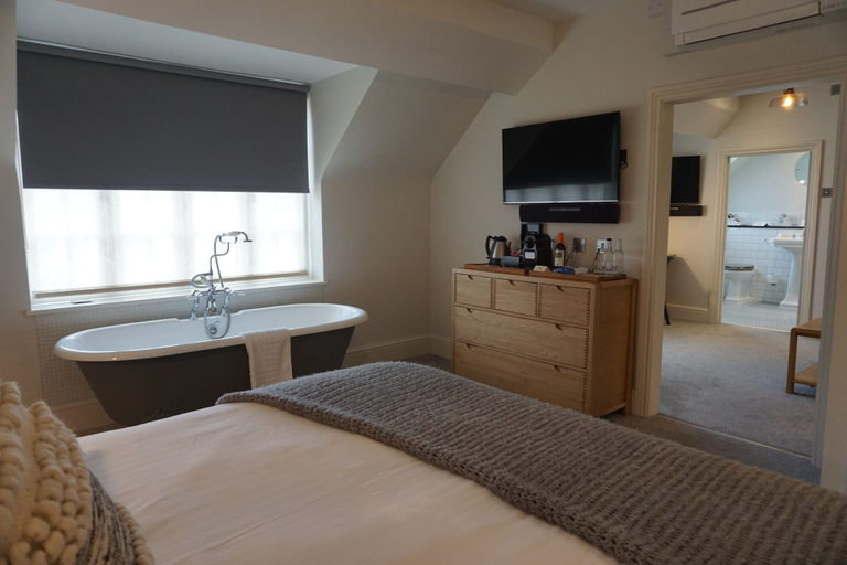 Others 5, The Crown, Buckinghamshire