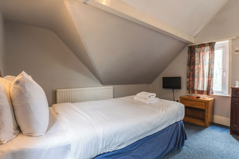Bedroom 2, Best Western The Plough Hotel, Northamptonshire