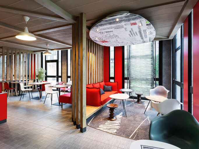 Public Area 3, ibis Bourges, Cher