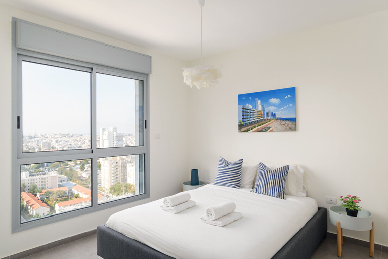Bedroom 2, Deluxe & Terrace with City Overview by FeelHome