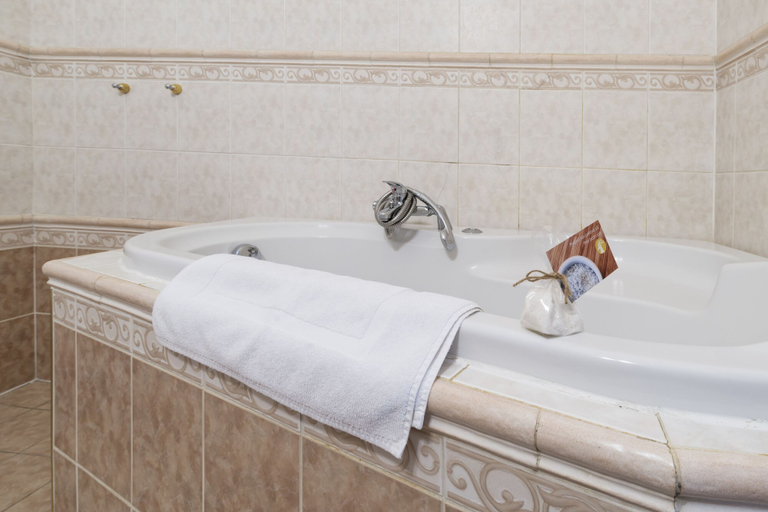 Bathroom 4, Hotel U Zlateho Jelena, Praha 1