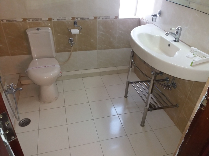 Bathroom 4, Hotel Kings Corner, Jaipur