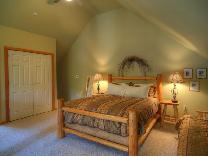 Bedroom 3, Mountain Town Properties The Lofts 1, Kootenay Boundary