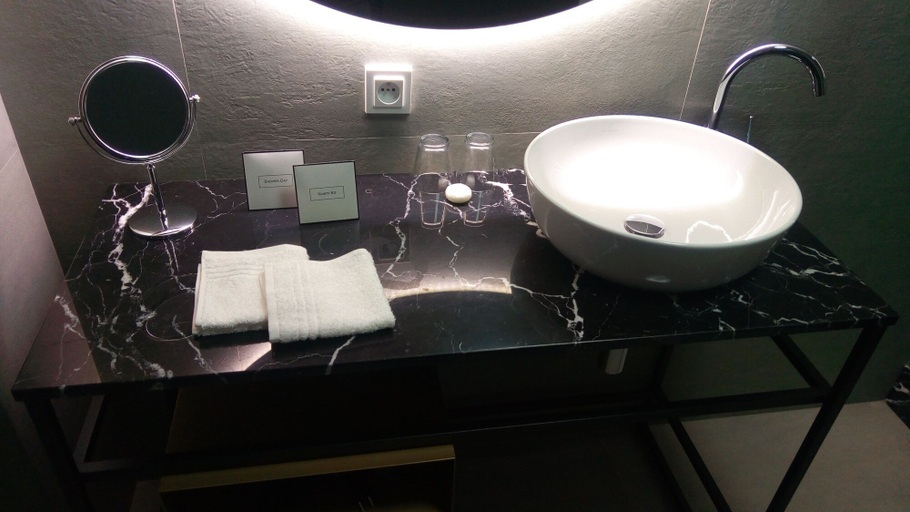 Bathroom 4, MOODs Charles Bridge, Praha 1
