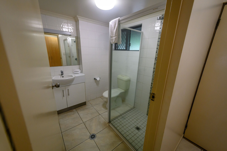 Bathroom 3, Cannonvale Reef Gateway Hotel, Whitsunday