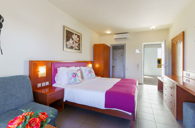 Bedroom 3, Kos Palace Hotel, South Aegean