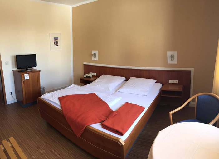 Bedroom 4, Hotel Kurpfalz, Speyer