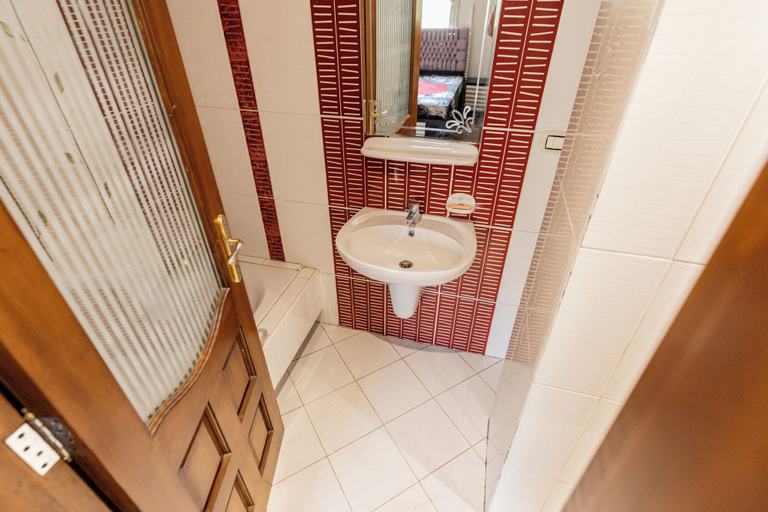 Bathroom 4, Hibiscus Haven Suite, Al-Ma'adi
