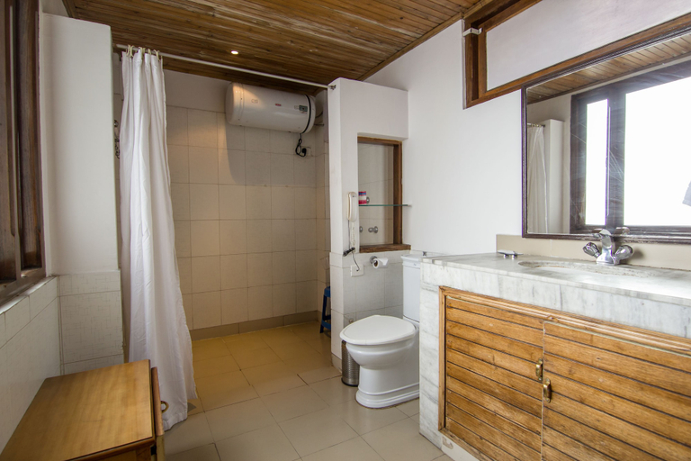 Bathroom 5, Central Heritage Resort & Spa, Darjeeling, Darjiling