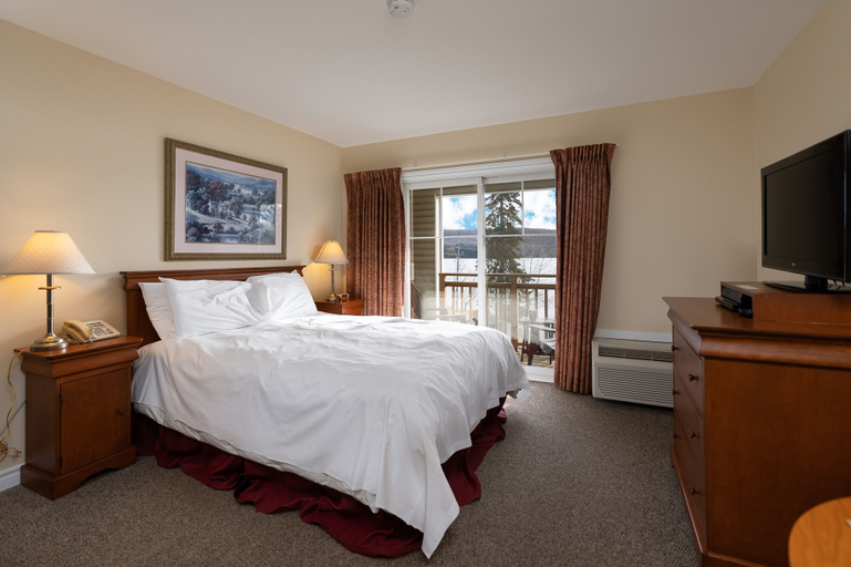 Bedroom 3, GetAways At Haliburton Heights, Haliburton