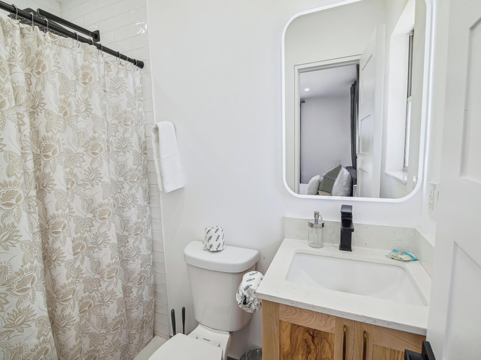 Bathroom 4, Palm Springs Escape, Galveston