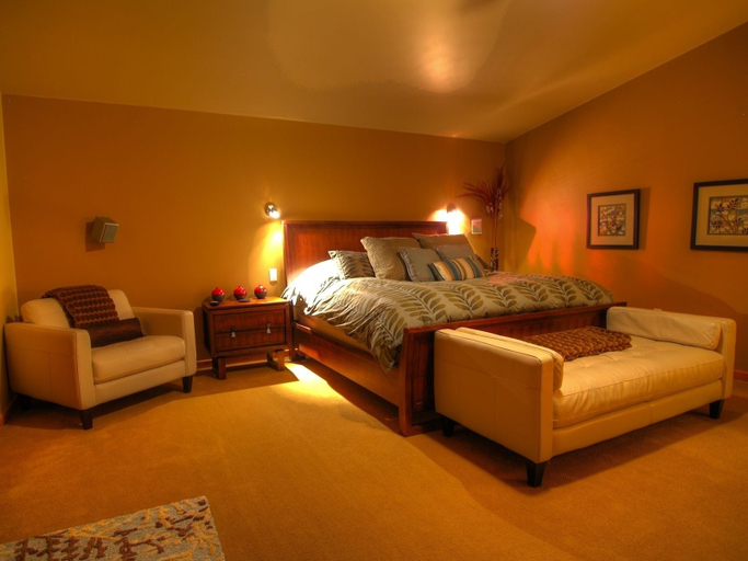 Bedroom 2, Mountain Town Properties Olaus House, Kootenay Boundary