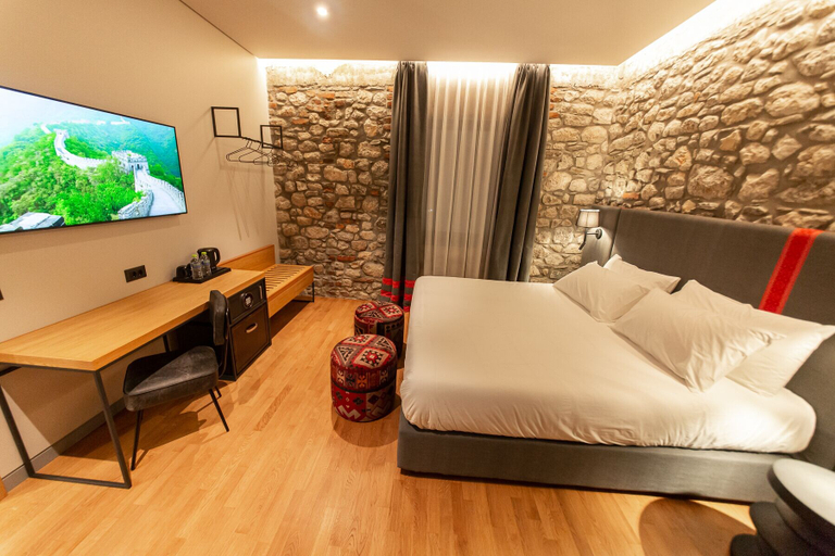Bedroom 2, Melesin Distillery, Kolonjës