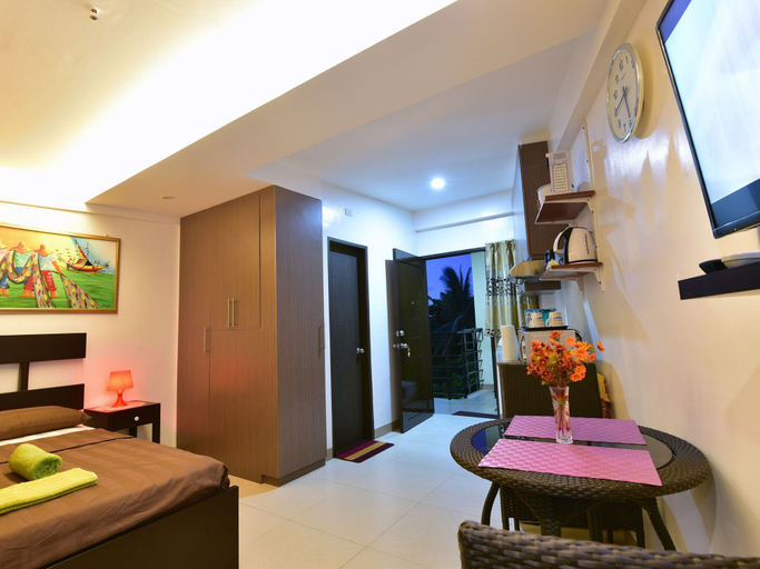 Others 5, Anahaw Apartments Whitebeach, Malay