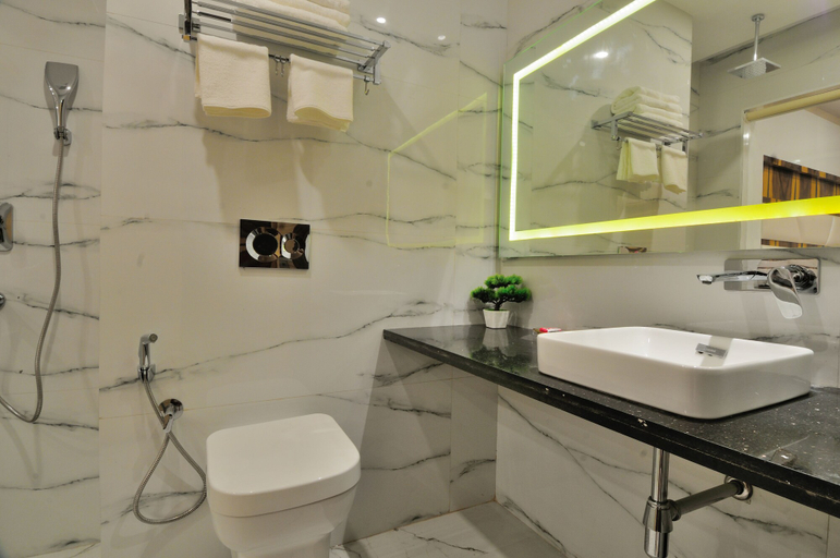 Bathroom 4, The Gold Regency, Delhi
