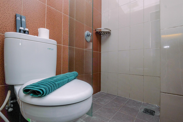 Bathroom 2, Comfort 1Br Apartment At Atlanta Residences, Depok
