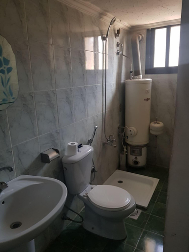 Bathroom, Jammal Hotel, Baalbeck