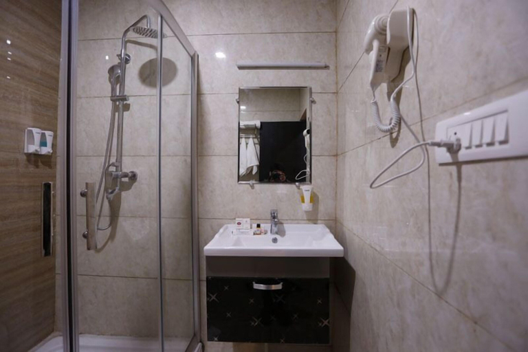 Bathroom 5, Paradise Ganga - A River Side Hotel, Garhwal