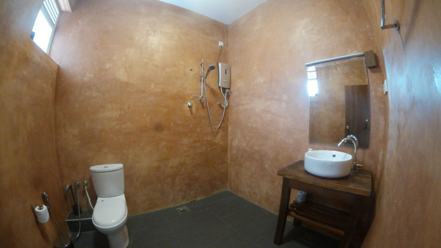 Bathroom 5, Coral Seas Beach Hikkaduwa, Hikkaduwa