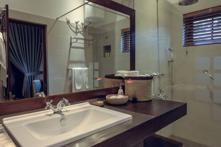 Bathroom 5, Stafford Bungalow, Walapane