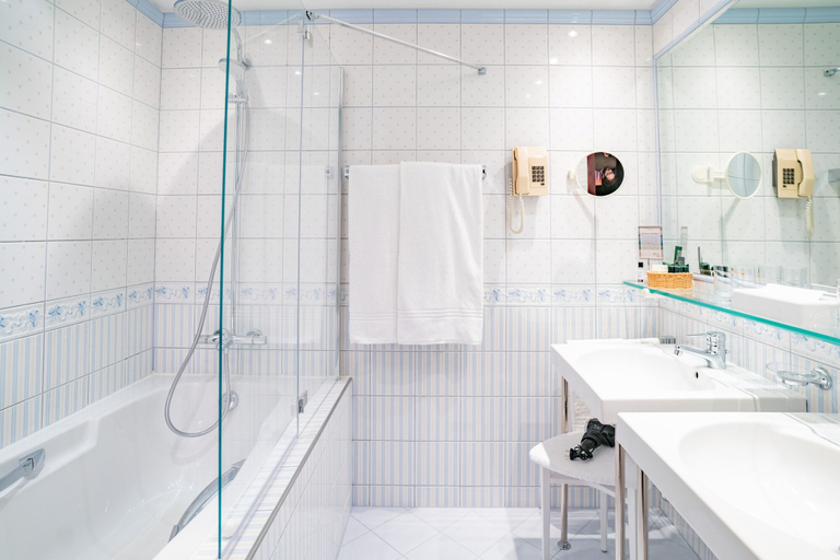 Bathroom 5, König von Ungarn, Wien