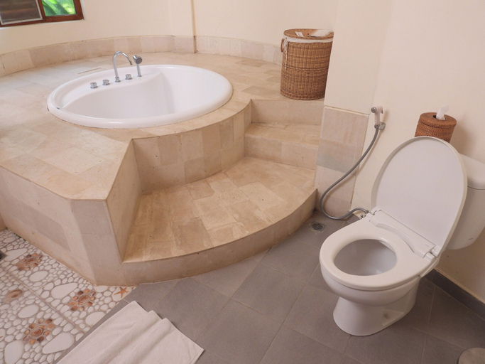 Bathroom 4, Puri Sari Beach Hotel, West Manggarai